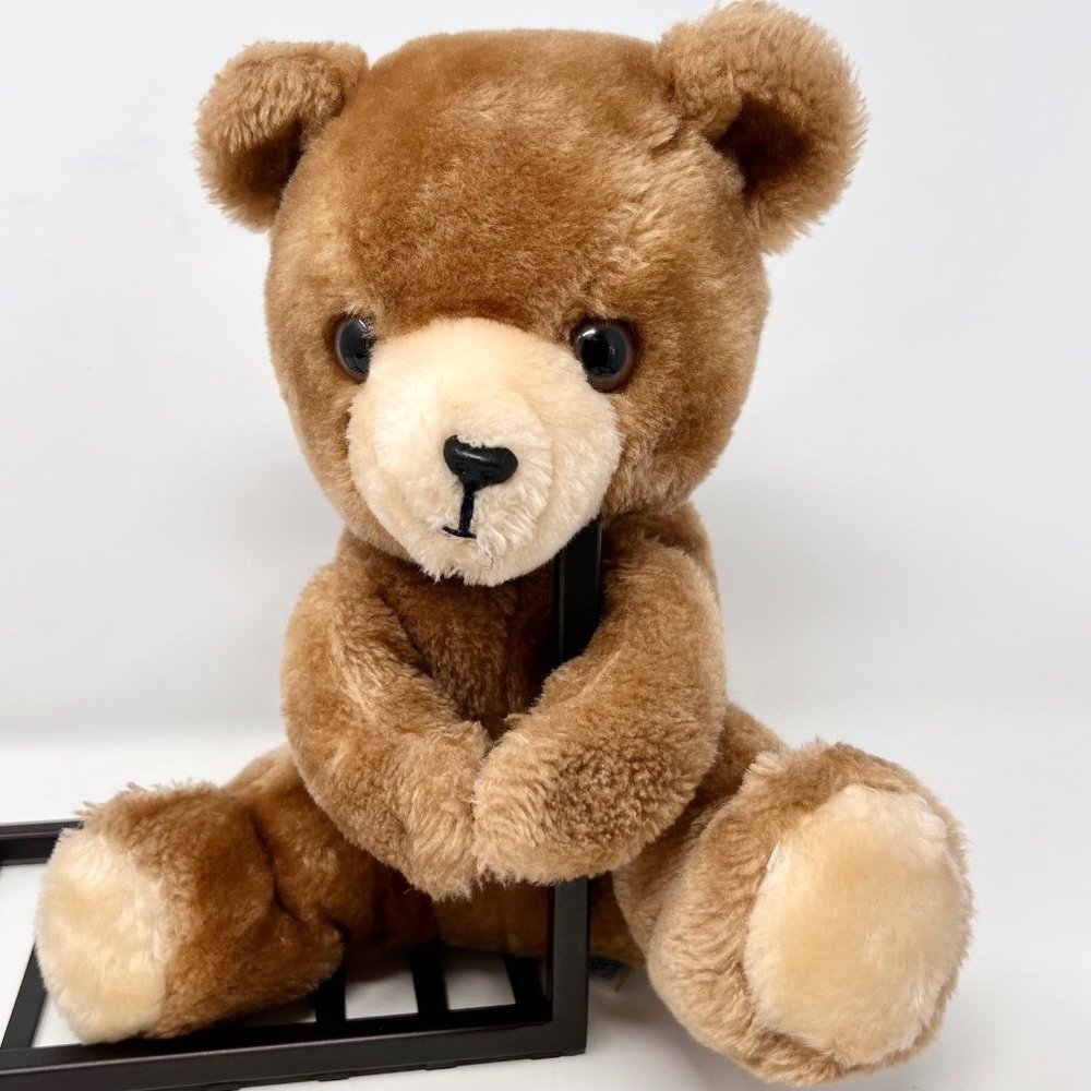 R. Dakin & Co. Vintage 1977 Brown Teddy Bear Clasped Paws Sitting 10" Tall - Picture 2 of 7